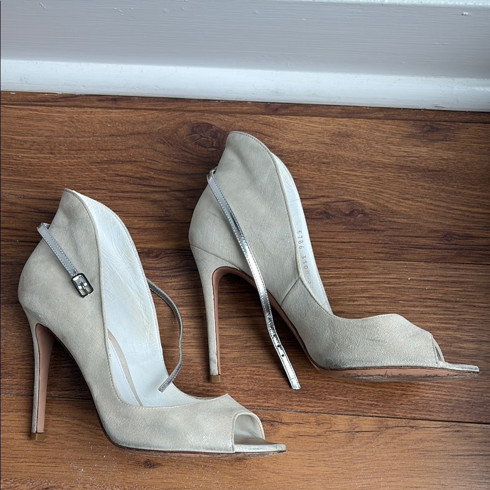 Gianvito Rossi Cartao Bianco Heels